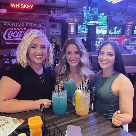 Meet your Posher, Kaycee - Picture 4 of 4